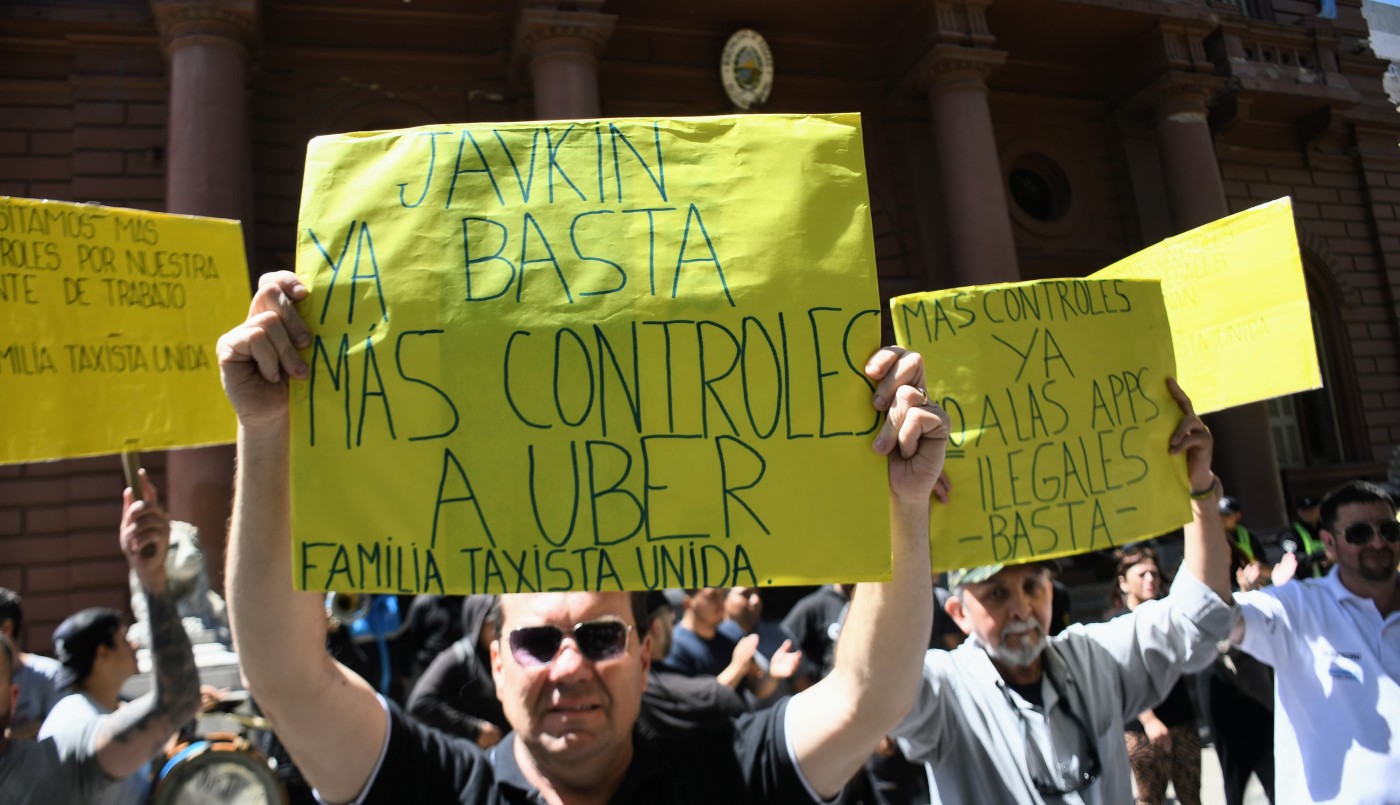 Taxistas enfurecidos piden que Javkin les atienda el reclamo | Rosario y la región
