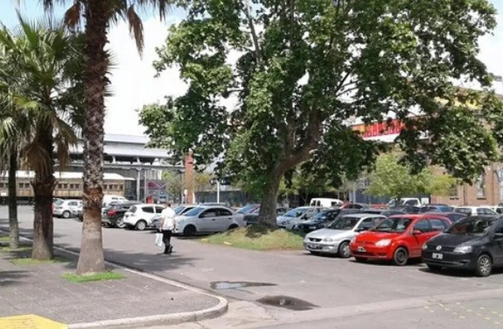 Le robaron la moto y la encontró en el estacionamiento de un shopping | Rosario y la región