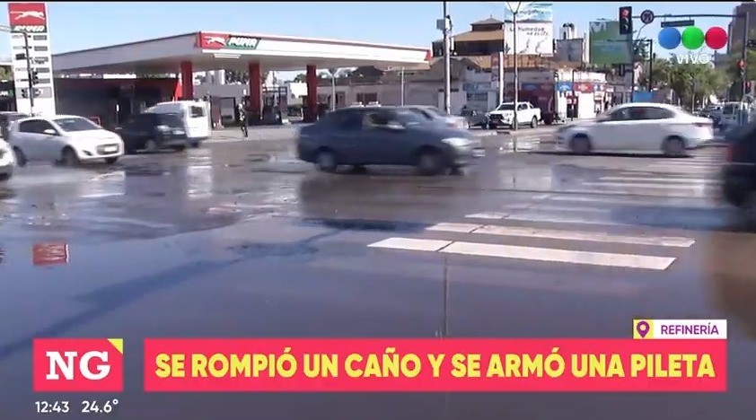 Se rompió por cuarta vez un caño y la calle quedó inundada en Avellaneda y Carballo | Información General