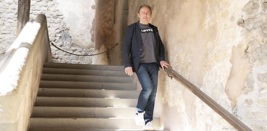 Enfermo de Parkinson recuperó casi totalmente la capacidad de caminar tras un implante | Internacionales