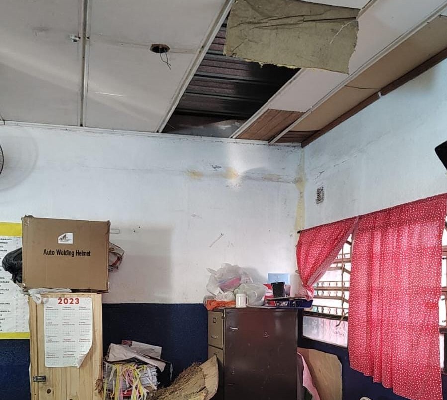 Emergencia edilicia: Se desplomó parte del techo de una escuela en VGG | Información General