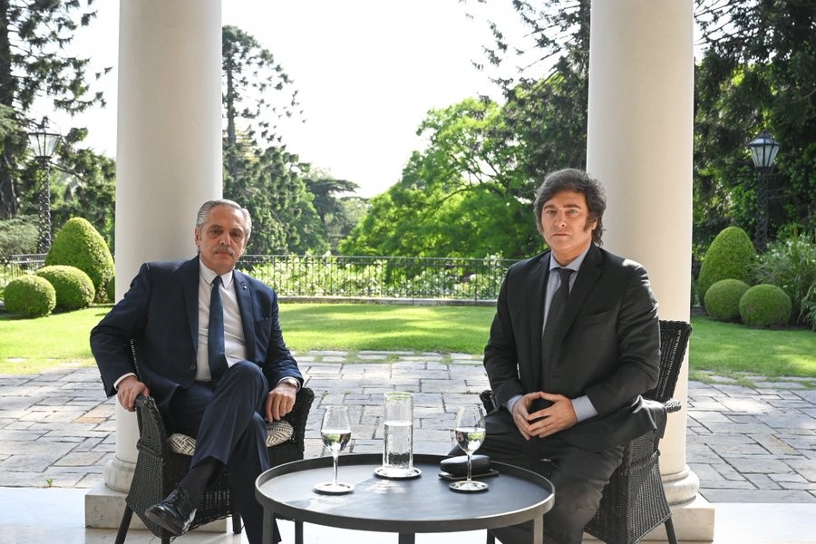 Javier Milei se reunió con Alberto Fernández en Olivos por la transición | Política y Economía
