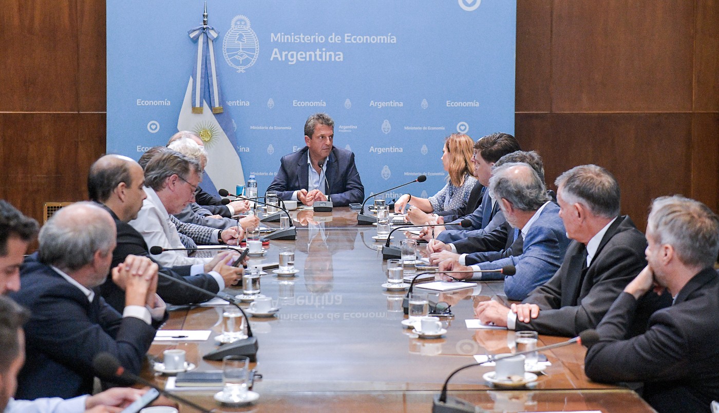 Massa garantizó a gobernadores que tendrán plata para pagar sueldos y aguinaldos | Política y Economía