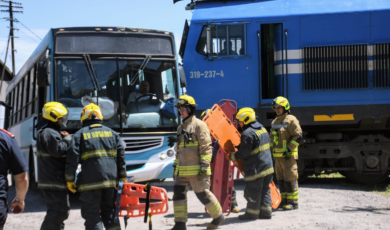 Simulacro de accidente con víctimas fatales e incendio en Rosario Norte | Rosario y la región