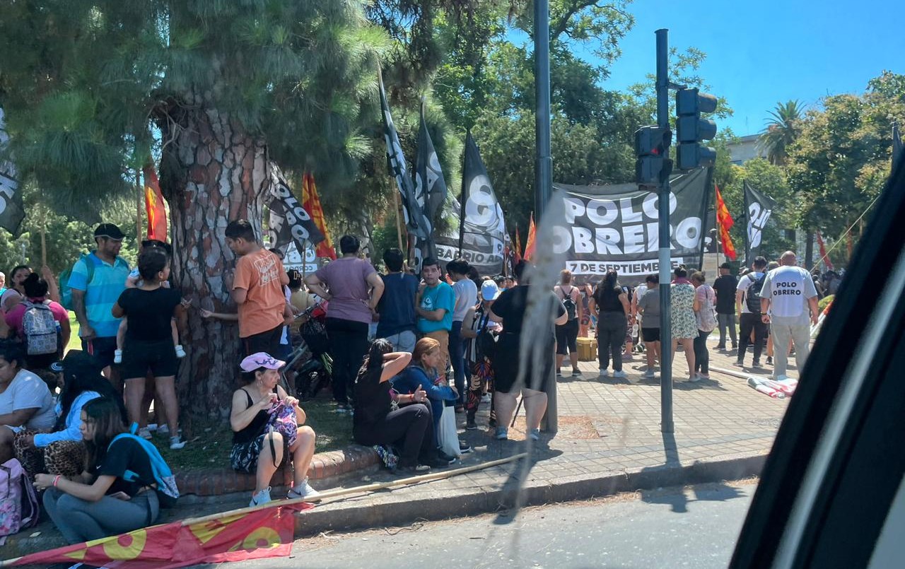 Ante el anuncio de Milei, “el que corta no cobre” hoy se dio el primer piquete en Rosario | Rosario y la región