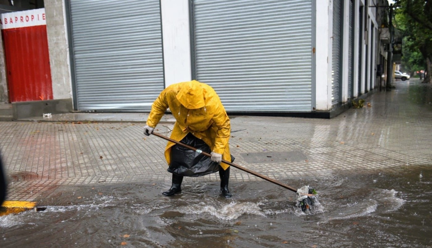 Calles anegadas durante el intenso temporal en la ciudad | Rosario y la región