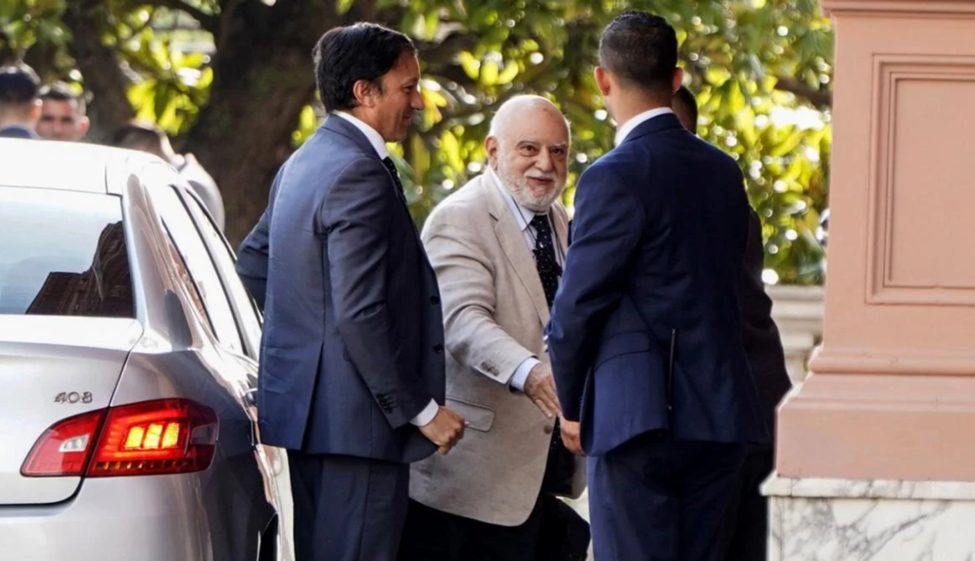 Fallo favorable a la estrategia del Gobierno tras los amparos contra el DNU | Política y Economía