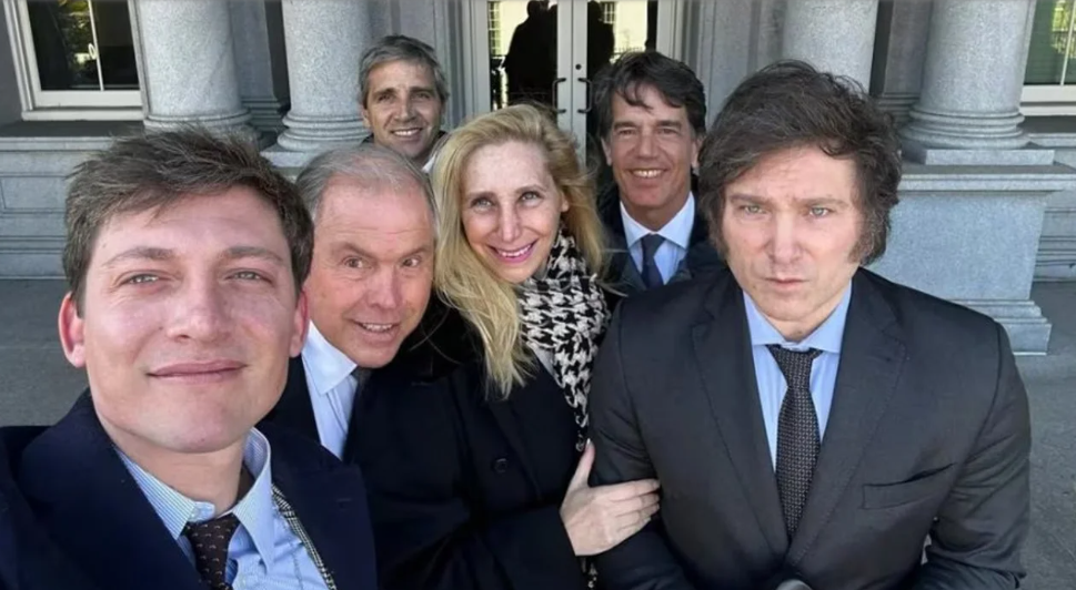 Milei viaja al Foro de Davos, mientras continúa el movimiento de piezas en su círculo | Política y Economía