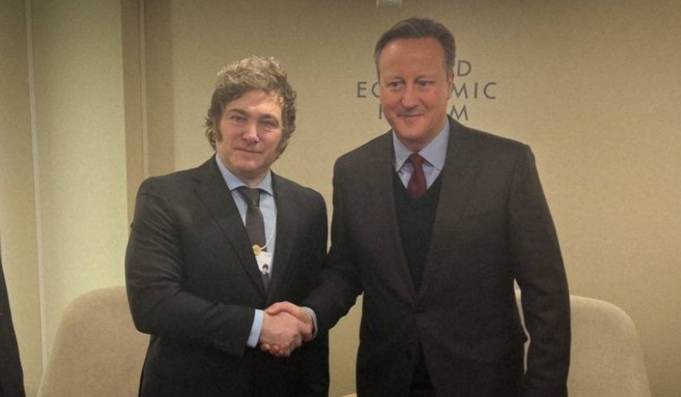 Javier Milei se reunió en Davos con el canciller británico David Cameron | Política y Economía