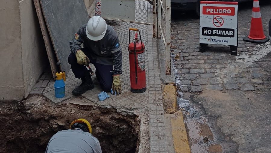 Litoral Gas detectó una fuga en la red de gas frente a la ex Aduana | Rosario y la región