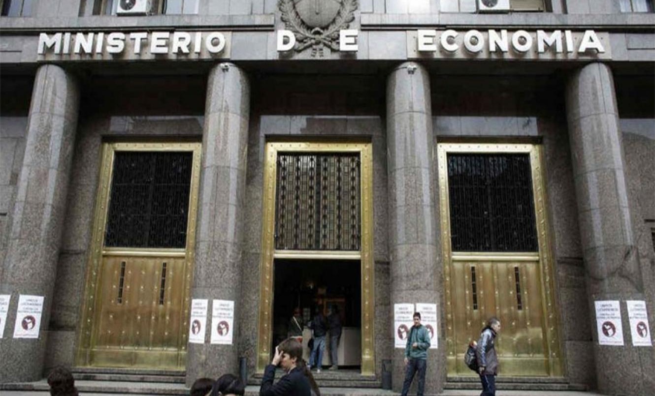 Economía sale a tomar deuda en el mercado local para cancelar pasivos del BCRA | Política y Economía