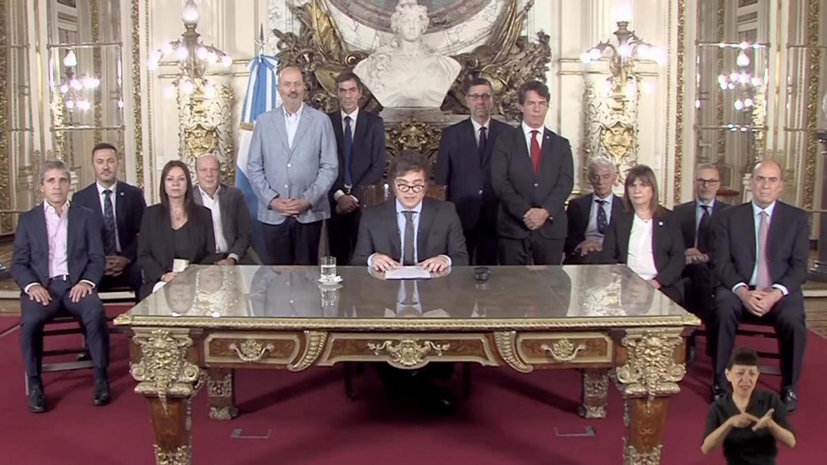 La Cámara Nacional del Trabajo anuló todo el capítulo laboral del DNU y lo declaró inconstitucional | Política y Economía