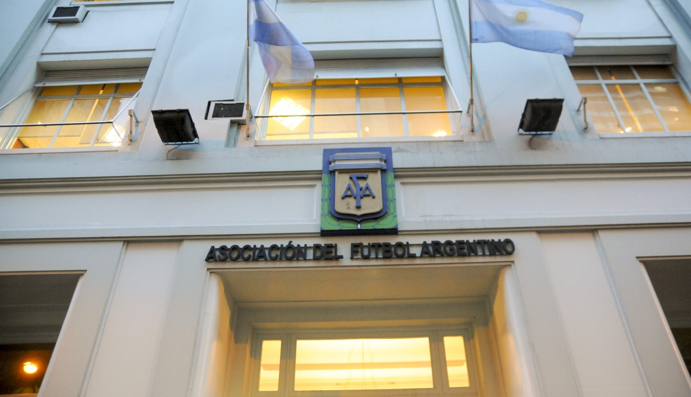 La Justicia falló contra los artículos del DNU sobre las SA en el fútbol | Política y Economía