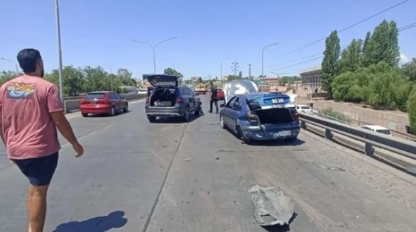 Un hombre murió cuando bajó a cambiar una rueda y fue atropellado por otro auto | Información General