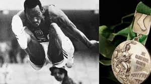 La histórica medalla dorada de Bob Beamon en salto en largo de 1968 se vendió en 441.000 dólares | Deportes