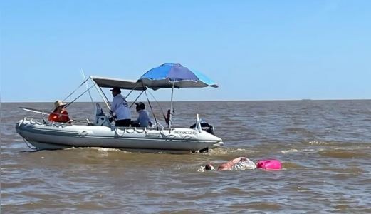Un médico uruguayo murió mientras cruzaba a nado el Río de la Plata | Información General