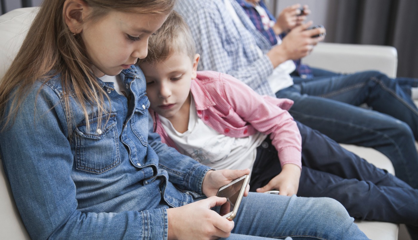 Los chicos pasan 4 horas por día en el celular: YouTube y Tiktok son las apps preferidas | Tecnología