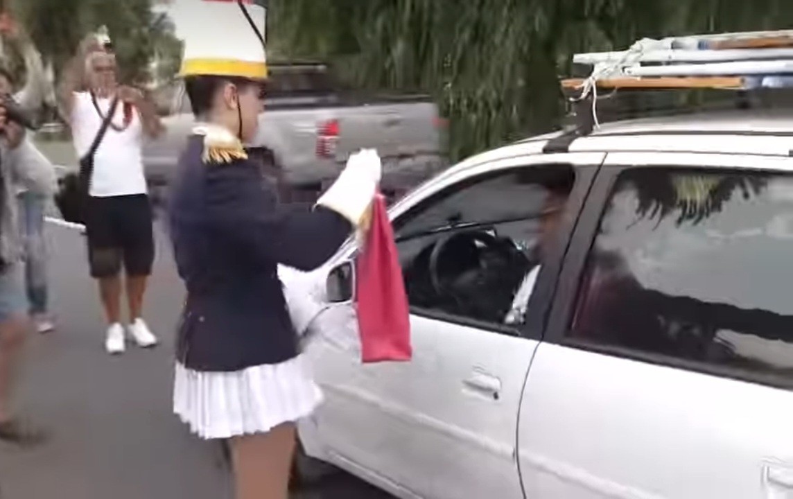 Por aniversario de Mar del Plata regalaron pullovers a los turistas que ingresaron por la ruta 2 | Información General