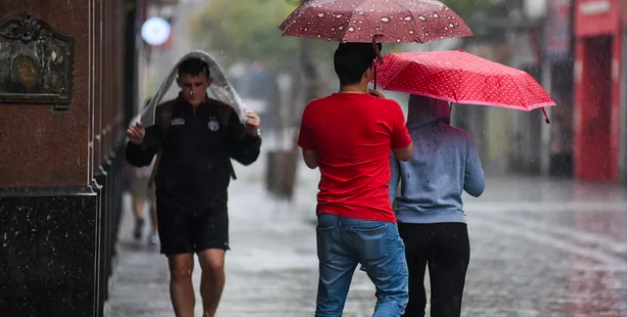 Lunes con lluvia en Rosario: rige un alerta amarillo | Información General