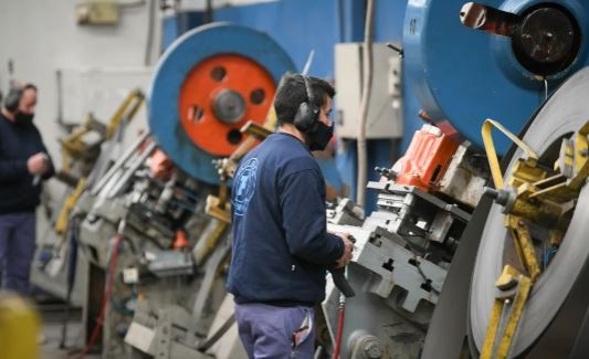 Las pymes podrán acceder a dólares para pagar deudas por importaciones | Política y Economía