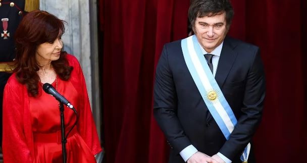 Javier Milei le respondió a Cristina Kirchner: "Los nuevos tiempos requieren de un poco de show" | Política y Economía