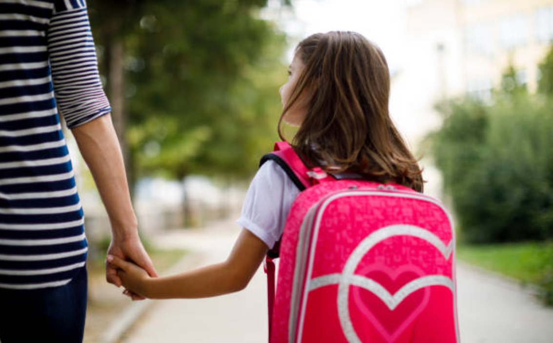 La ayuda escolar pasa de $17.000 a $70.000: quiénes pueden cobrarla | Política y Economía