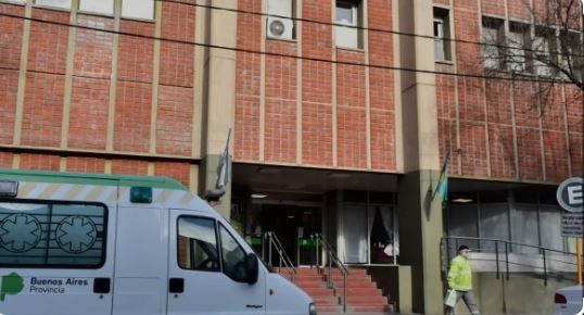 Buscan a joven que sacó a su hijo de 3 años intoxicado con cocaína de un hospital en Mar del Plata | Información General
