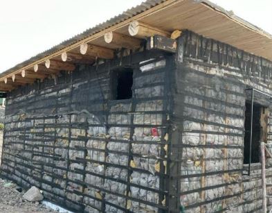 Reciclaron 100.000 kilos de mallas anti granizo para construir viviendas | Información General