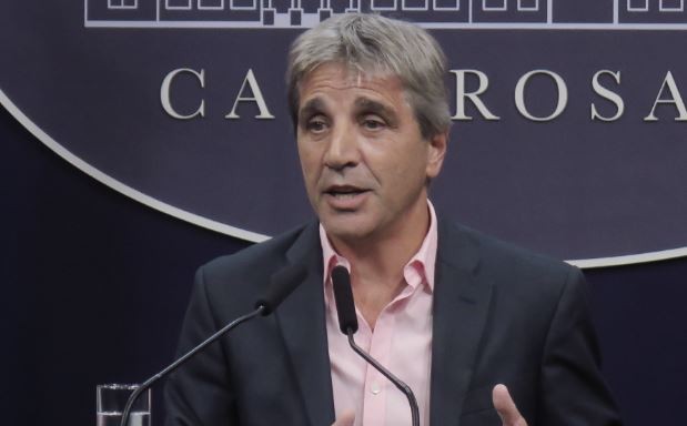 Caputo confirmó que el bono para los jubilados que cobren la mínima será de 70.000 pesos | Política y Economía