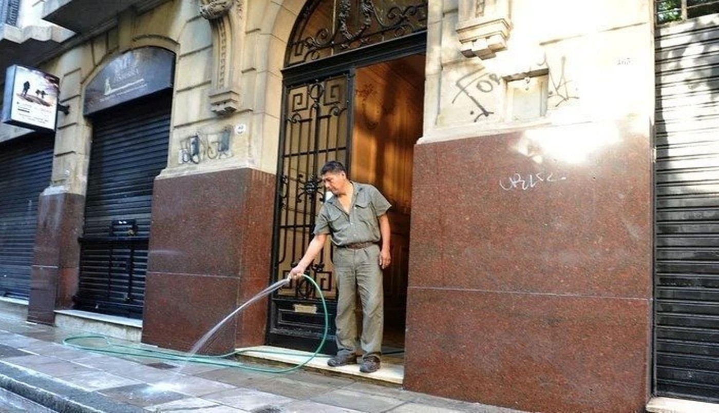 Impacto en las expensas: los encargados de edificios acordaron un 45% de aumento salarial para febrero | Política y Economía