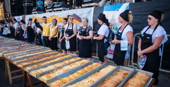 Un pueblito argentino busca elaborar el strudel más grande del mundo | Información General