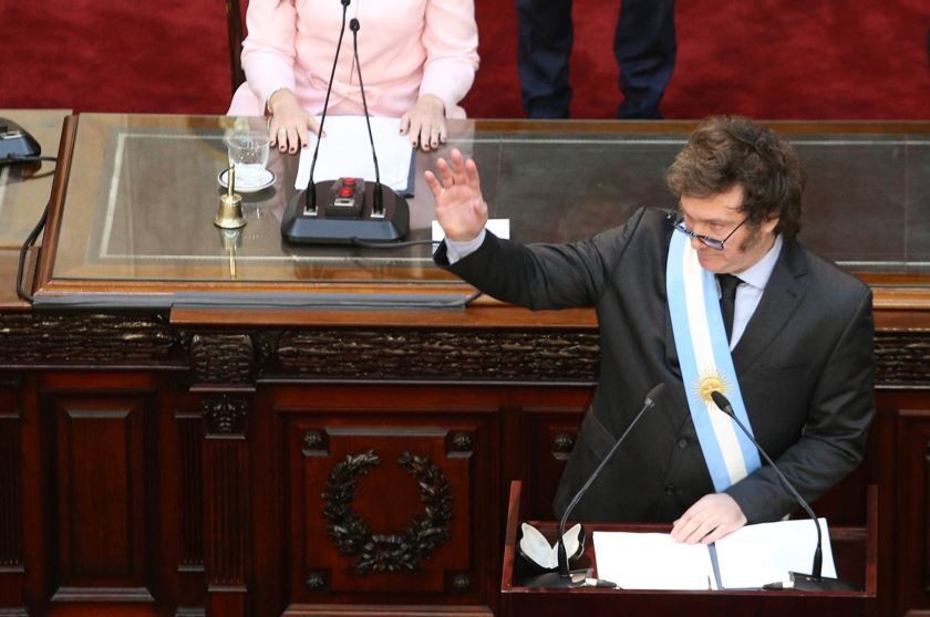 Milei: "No podemos permitir más que Baradel y sus amigos usen a los estudiantes como rehenes" | Política y Economía