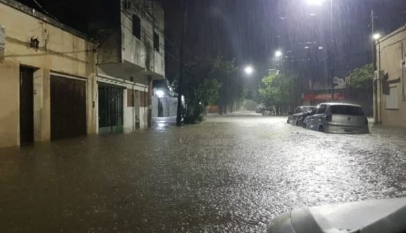 Un temporal histórico en Corrientes dejó calles inundadas y hubo un saqueo a una farmacia | Información General