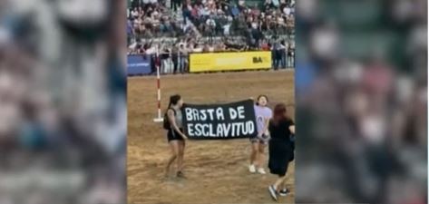 "Liberación animal": activistas veganos protestaron en una exhibición de caballos en La Rural | Información General