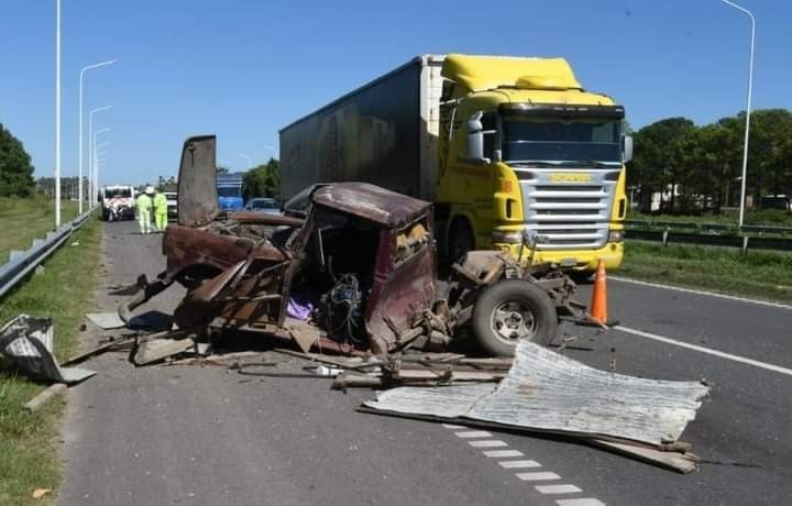 Fuerte choque en la autopista Rosario-Santa Fe: cuatro autos involucrados | Rosario y la región