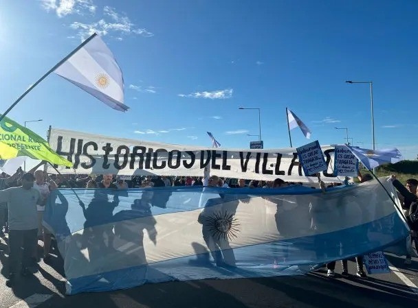 Autopista Rosario - Buenos Aires: trabajadores de Acindar cortan la vía por reclamo salarial | Rosario y la región