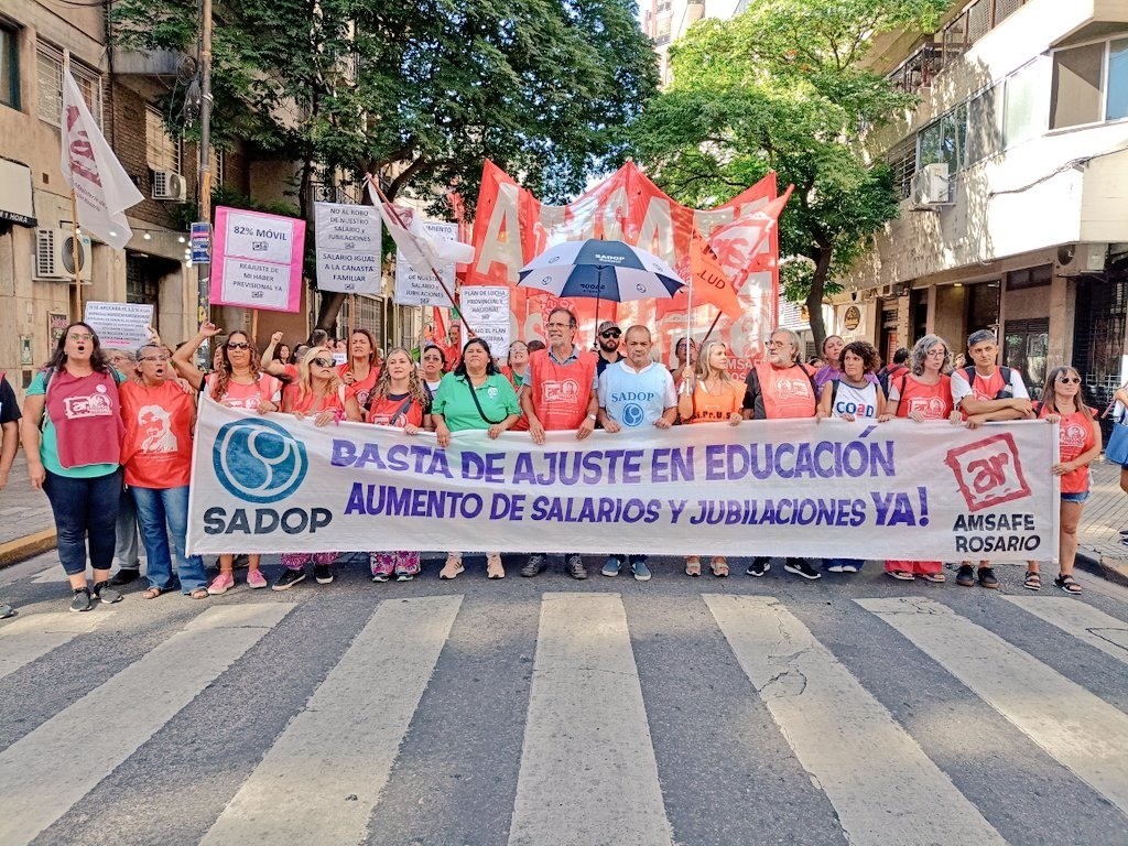Gremios docentes marcharon en las calles de Rosario por el reclamo salarial | Rosario y la región