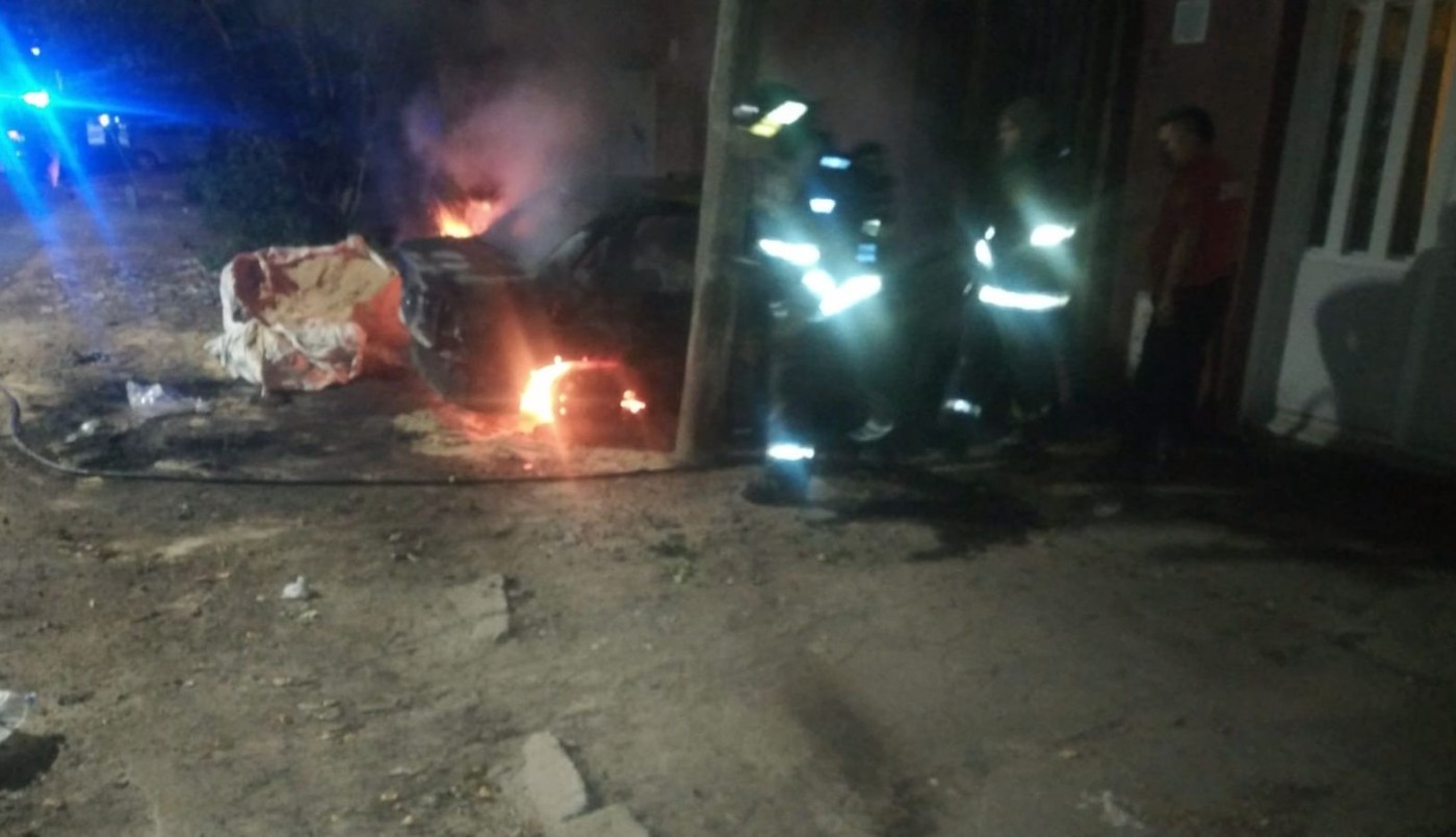 Se incendió un taxi en Pasco al 5400 | Rosario y la región