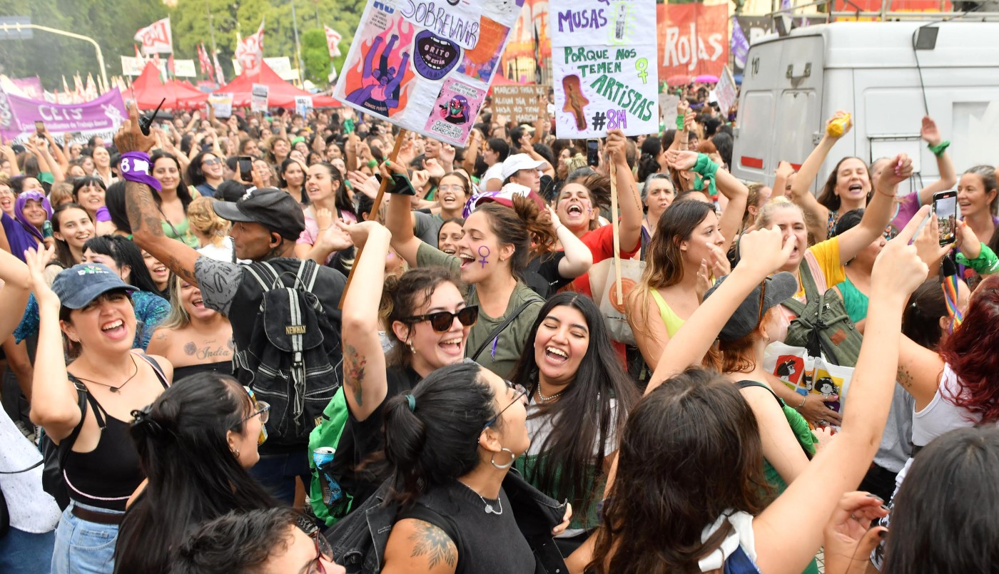 Masiva movilización por el 8M: "La libertad es nuestra y no de los mercados ni los gobiernos" | Información General