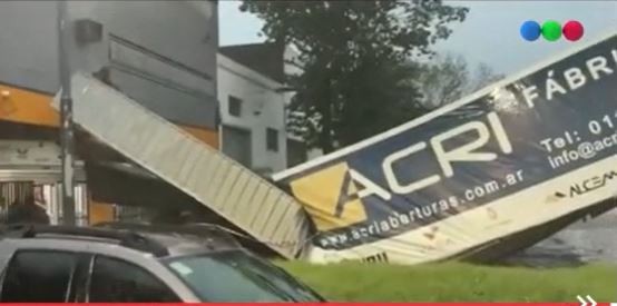 Fuerte temporal en el AMBA provocó caída de árboles, calles inundadas y vuelos desviados | Información General