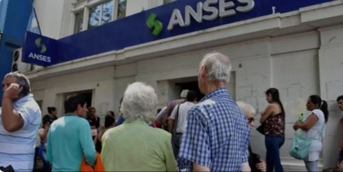 Planean otorgar un 10% a los jubilados en abril si cambia la fórmula de actualización de haberes | Política y Economía