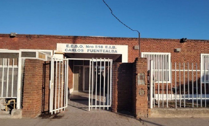 Rosario: dejaron una nota intimidatoria con una bala pegada en un colegio | Rosario y la región