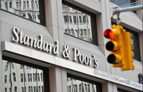 Calificadora declara "default selectivo" para deuda argentina en pesos | Política y Economía