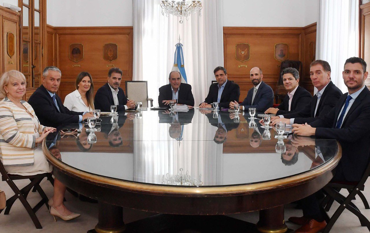 Tras el rechazo al DNU, el gobierno avanza en las negociaciones por la nueva Ley Bases | Política y Economía