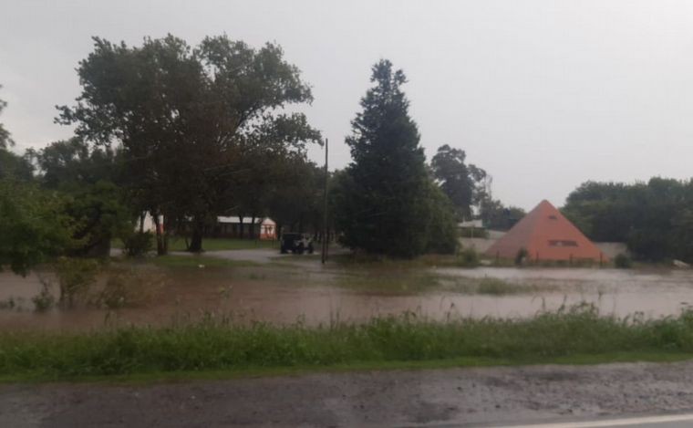 Temporal azota la región: evacuados y desvíos en rutas provinciales | Rosario y la región
