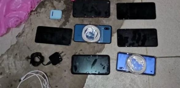 Detuvieron a un agente del Servicio Penitenciario que intentaba ingresar celulares para los presos en una cárcel de Santa Fe | Información General