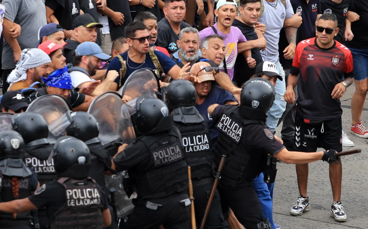 Piquete nacional: incidentes en puente Saavedra y Pueyrredón | Información General