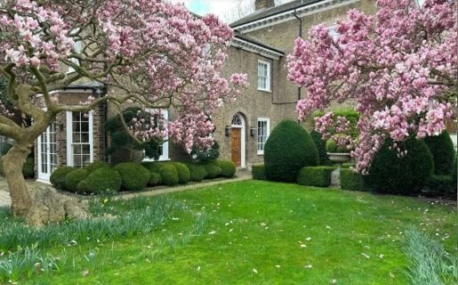 Ponen a la venta la mansión de Freddie Mercury: piden 35 millones de euros | Información General