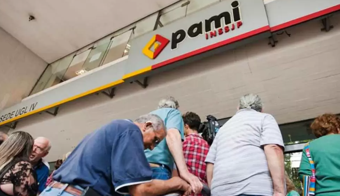 "El PAMI está en situación crítica", afirmó su director: recortaron $90.000 millones de "gastos políticos" | Política y Economía