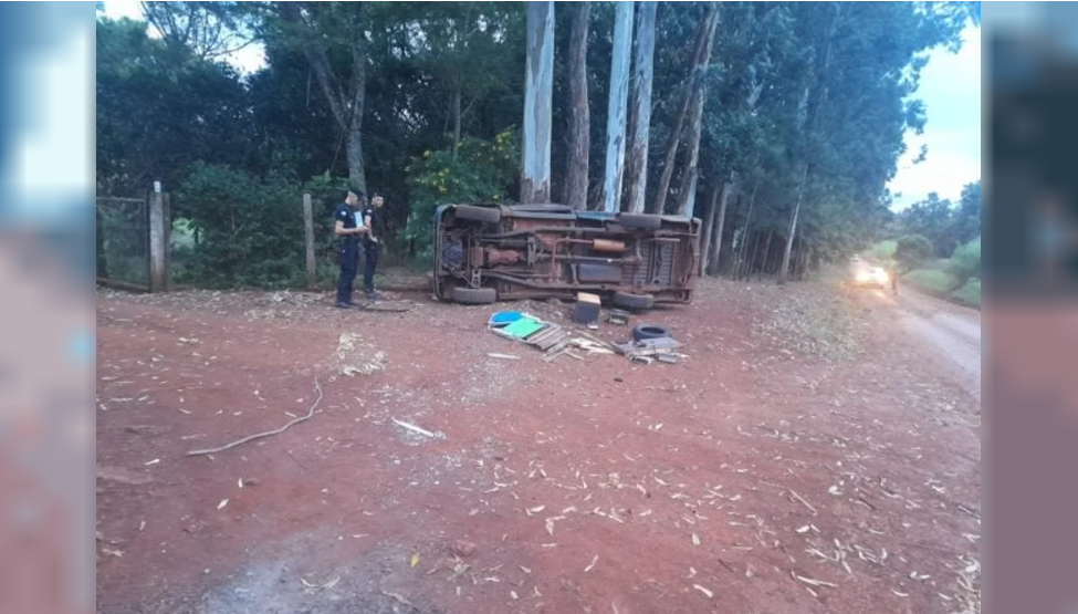 Dos adolescentes murieron tras volcar la camioneta en la que circulaban junto a otros menores | Información General